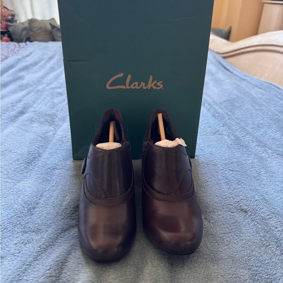 Clarks Shooties Booties NWT - New in Box Brown - Picture 3 of 3